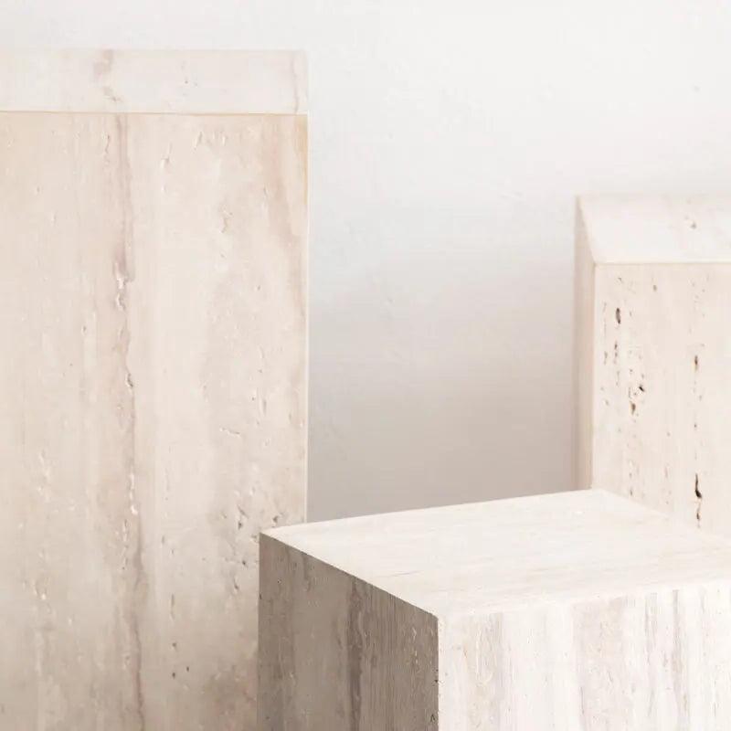 Colonnes Prisma - Élégance en Pierre Naturelle-Atelier Travertin