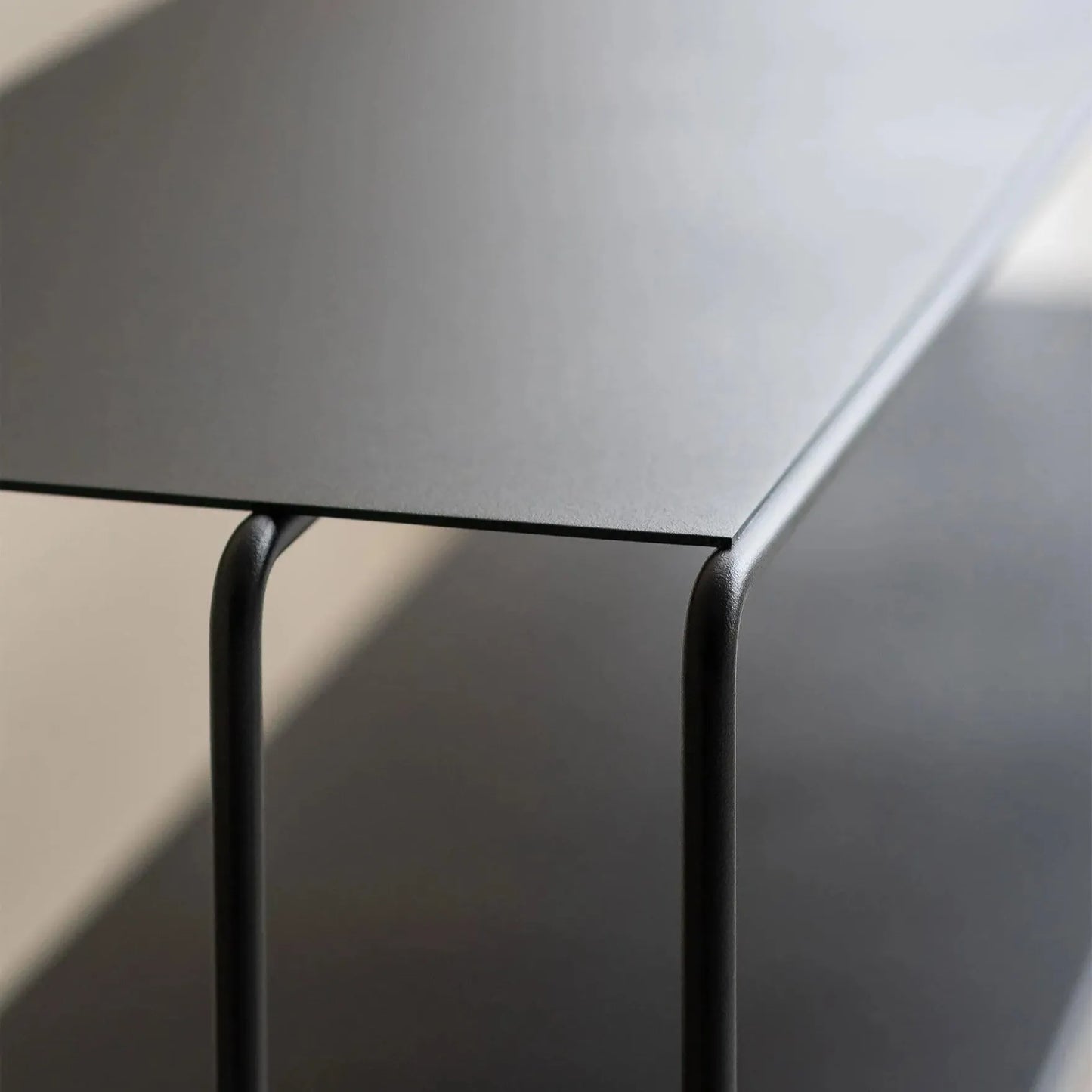 Console Minimaliste en Métal (Noir, Blanc, Beige)-Atelier Travertin