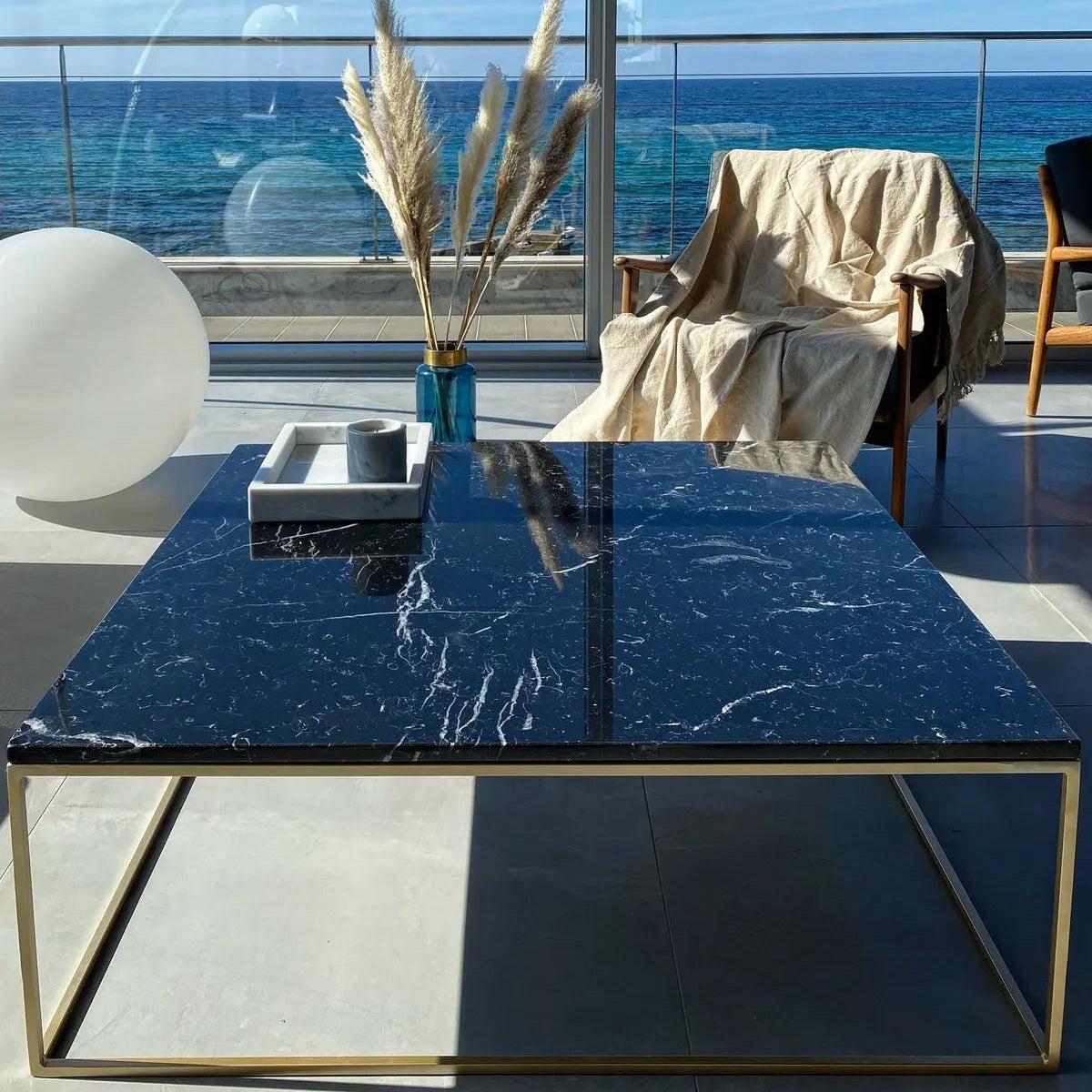 Élégance Intemporelle : Table Basse Marbre Noir-Atelier Travertin