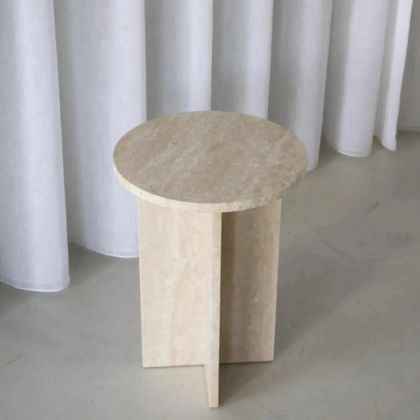 Élégance Travertin : Table d'appoint Eris-Atelier Travertin