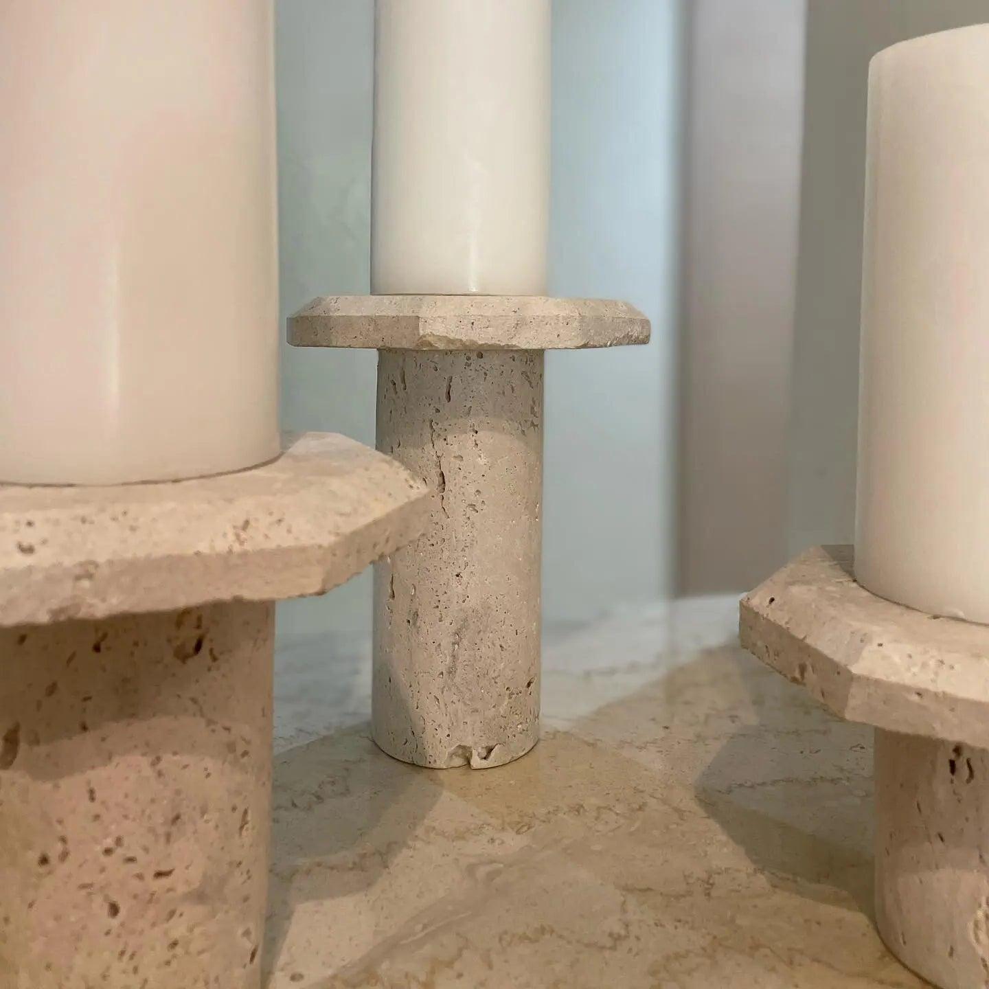 Élégance Travertin : Trio de Bougeoirs Haut de Gamme-Atelier Travertin