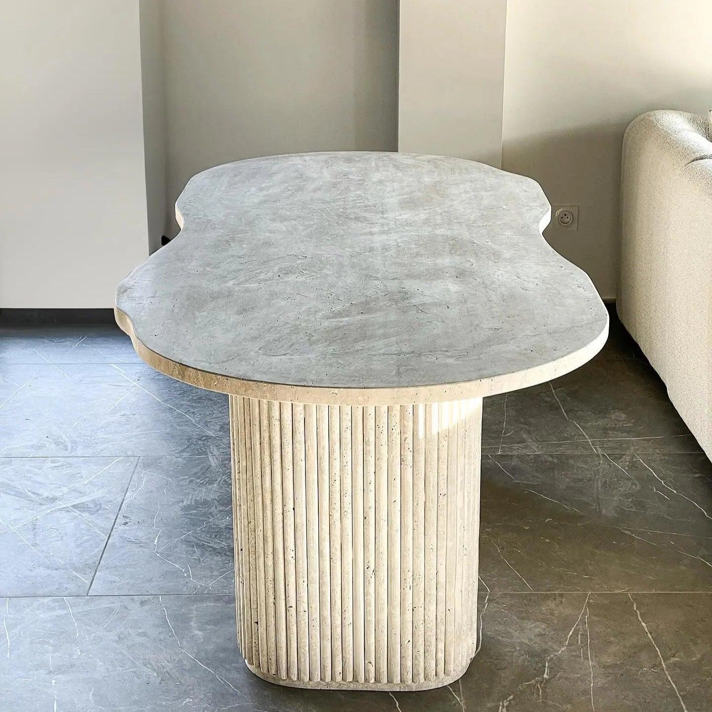 Élégante Table à Manger en Travertin-Atelier Travertin