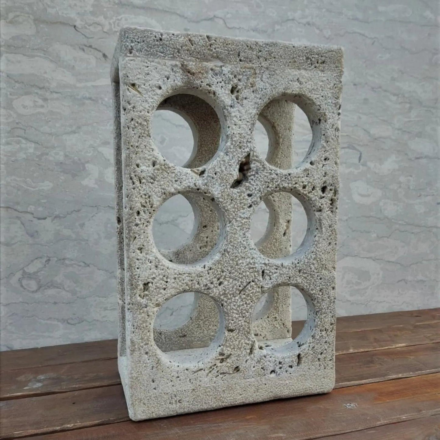 Porte-bouteille design en travertin-Atelier Travertin