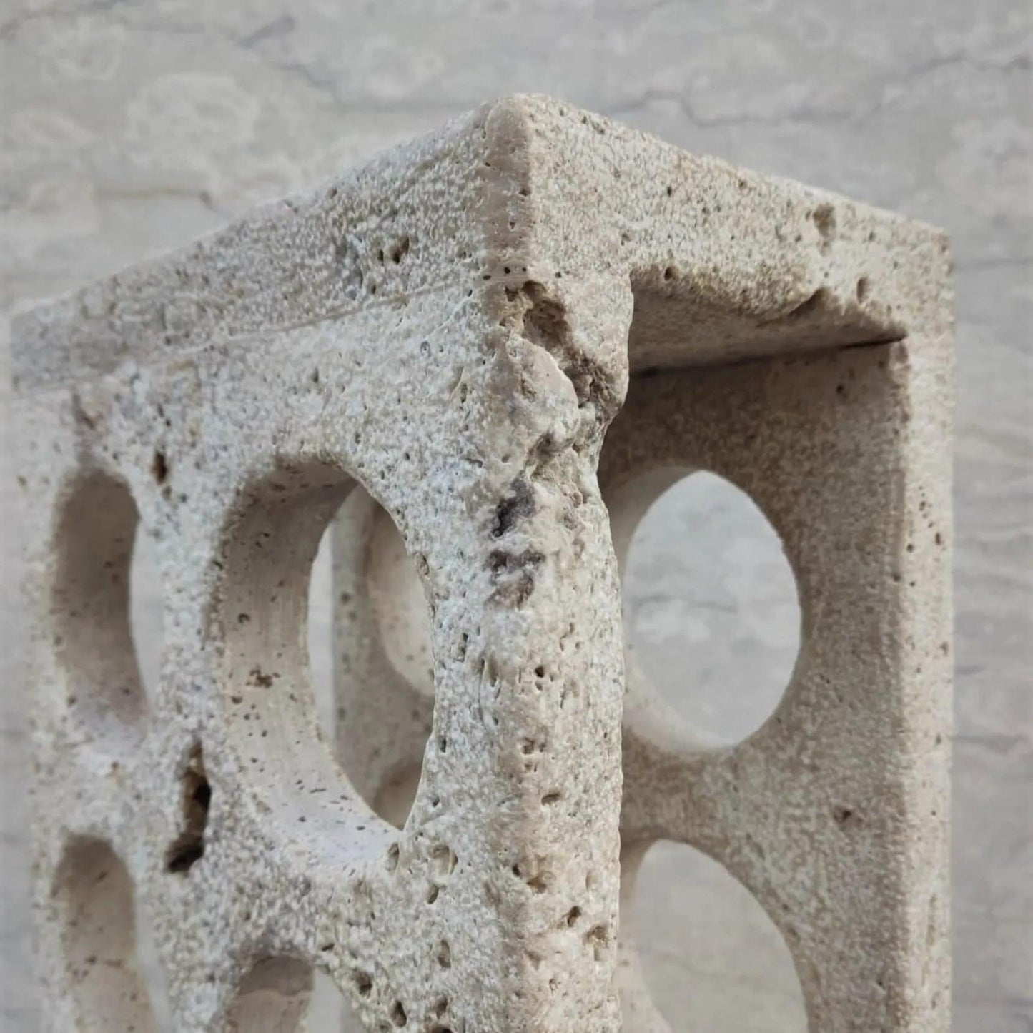 Porte-bouteille design en travertin-Atelier Travertin