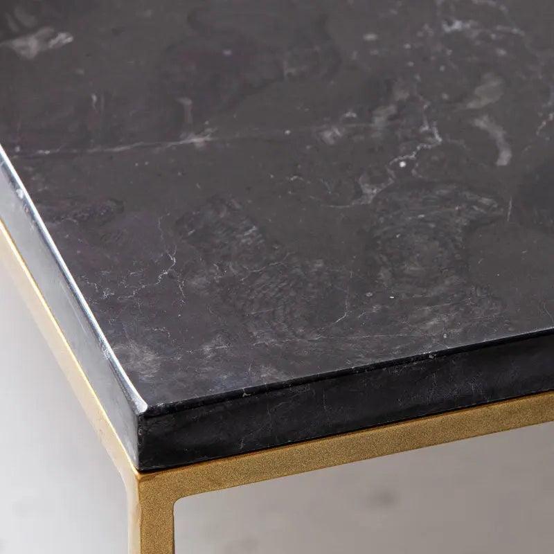Table Basse Carrée en Marbre et Doré Épuré-Atelier Travertin