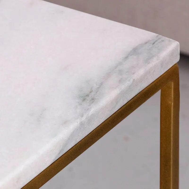 Table Basse Carrée en Marbre et Doré Épuré-Atelier Travertin