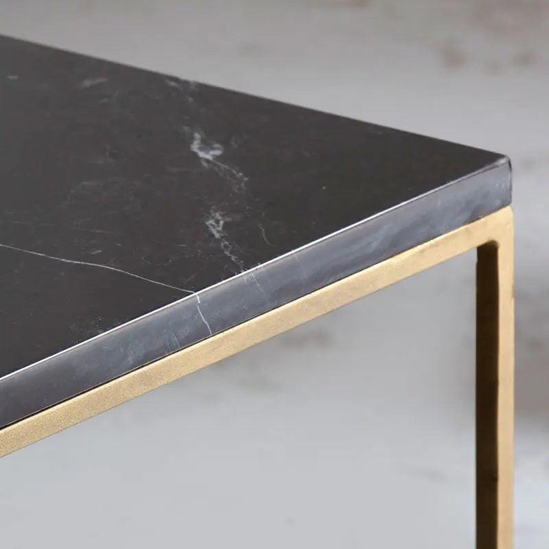 Table Basse Carrée en Marbre et Doré Épuré-Atelier Travertin