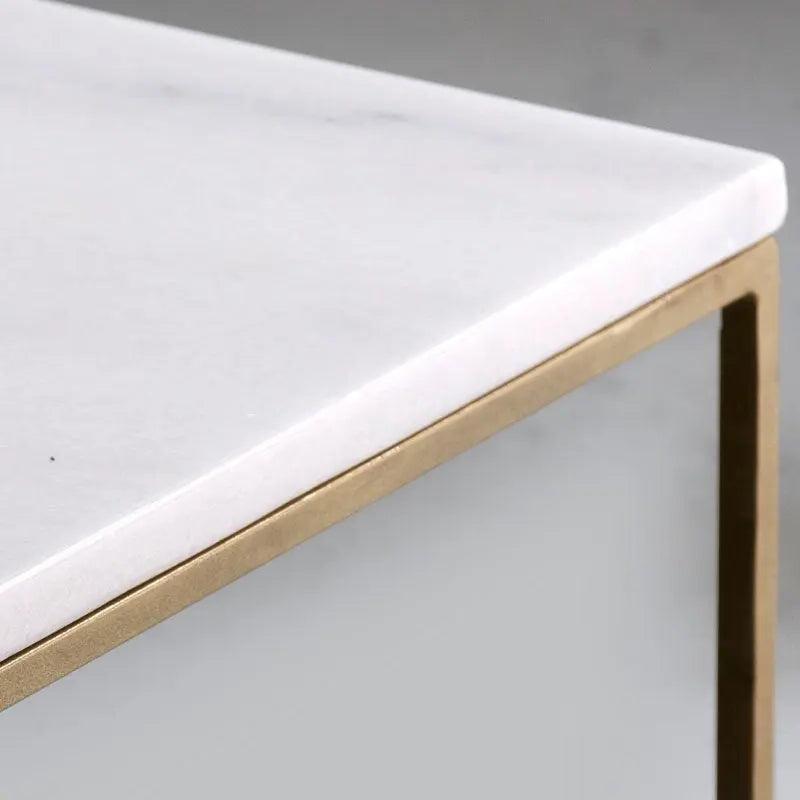 Table Basse Carrée en Marbre et Doré Épuré-Atelier Travertin