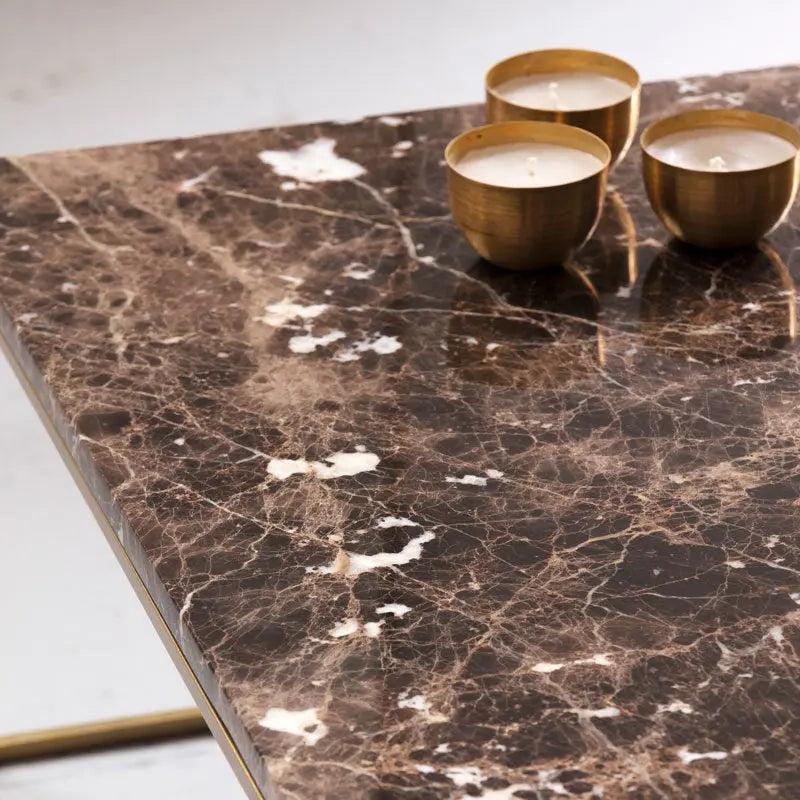 Table Basse Carrée en Marbre et Doré Épuré-Atelier Travertin