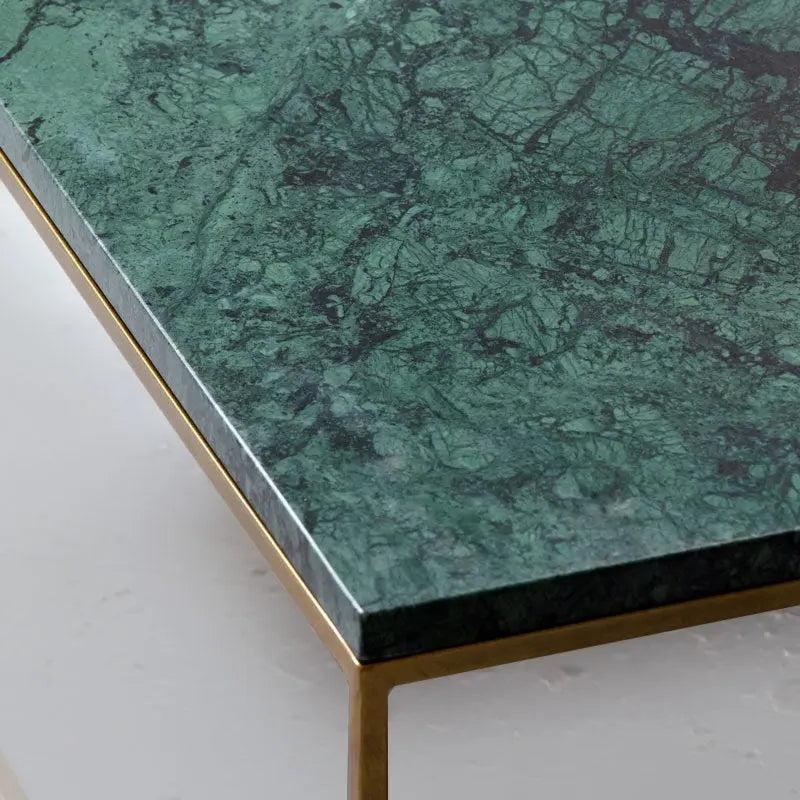 Table Basse Carrée en Marbre et Doré Épuré-Atelier Travertin