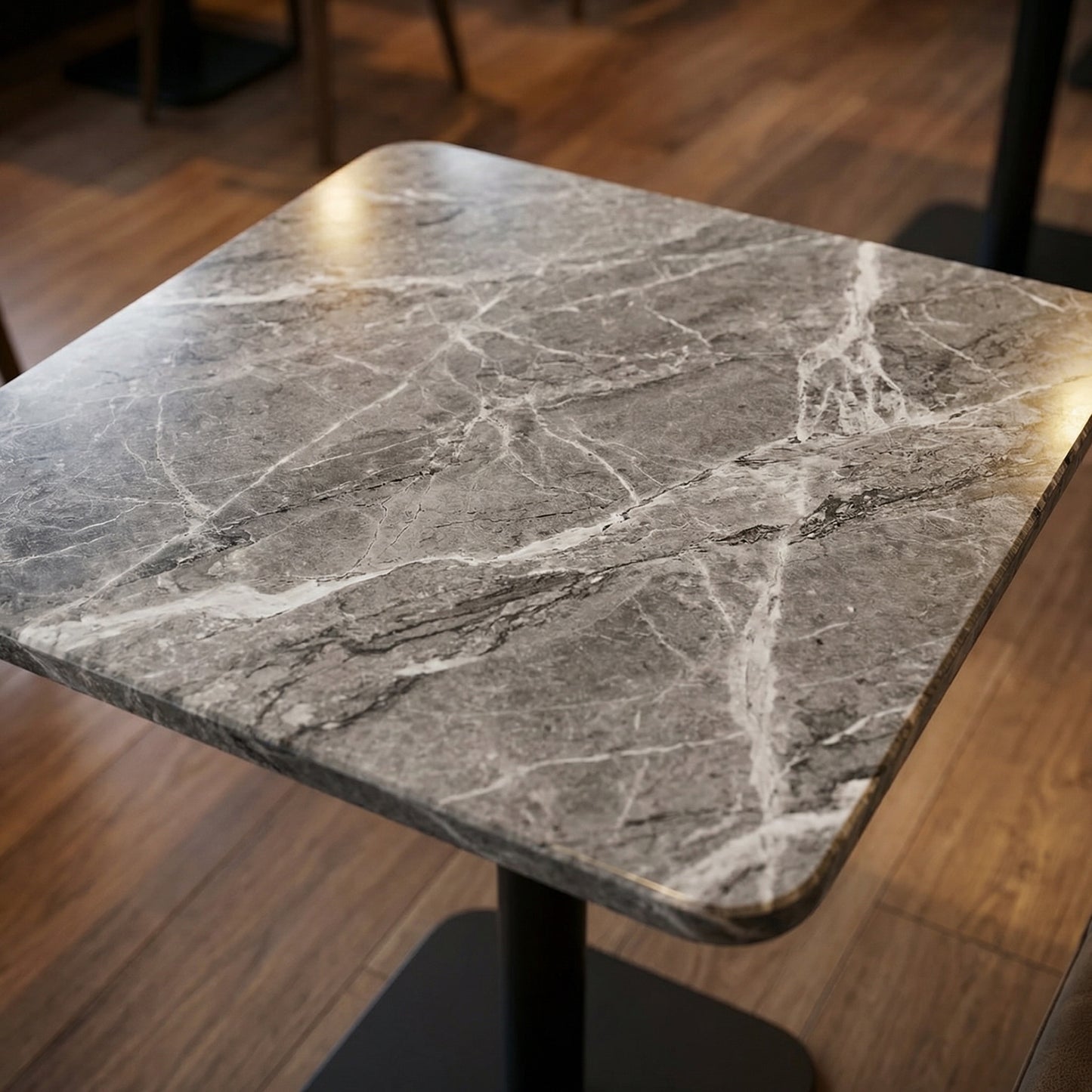 Table bistrot carrée en marbre gris 60×60 cm – Conti