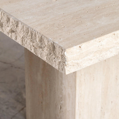 Élégance Carrée: Table en Travertin-Atelier Travertin