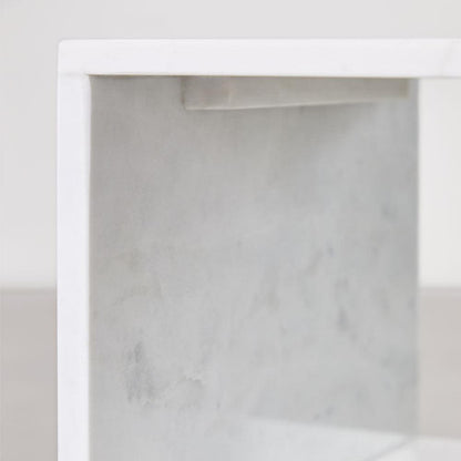 Élégance Carrée : Tables en Marbre Blanc-Atelier Travertin