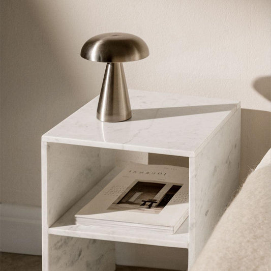 Élégance Carrée : Tables en Marbre Blanc-Atelier Travertin