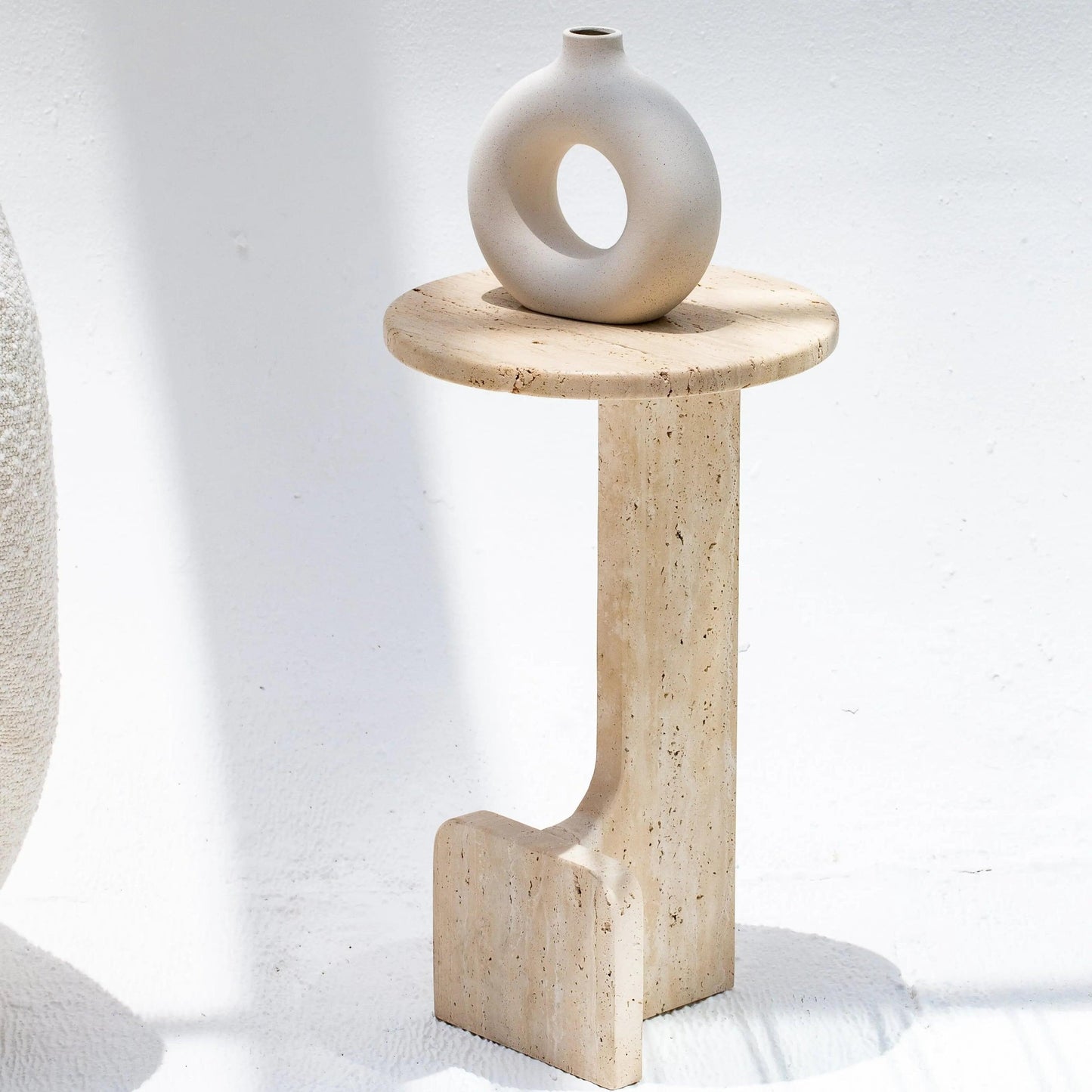 Élégance naturelle : Table travertin ronde-Atelier Travertin