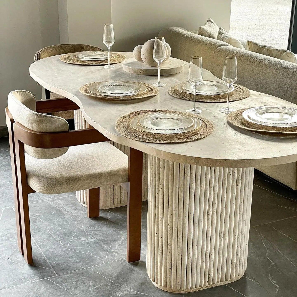 Élégante Table à Manger en Travertin-Atelier Travertin