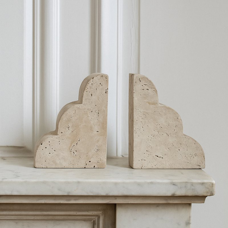 Serre-Livres en Travertin Beige Nuvola – Design et Élégance