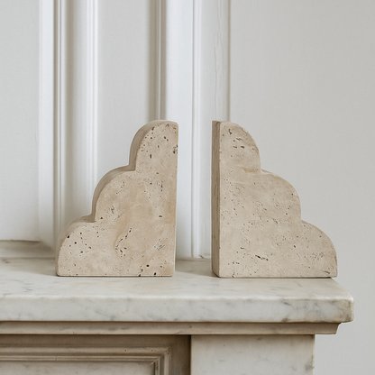 Serre-Livres en Travertin Beige Nuvola – Design et Élégance