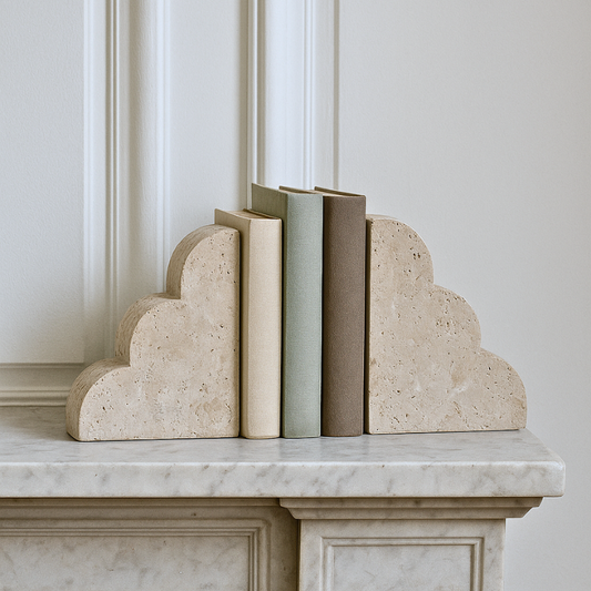 Serre-Livres en Travertin Beige Nuvola – Design et Élégance