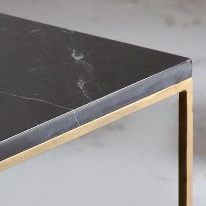 Table Basse Carrée en Marbre et Doré Épuré-Atelier Travertin
