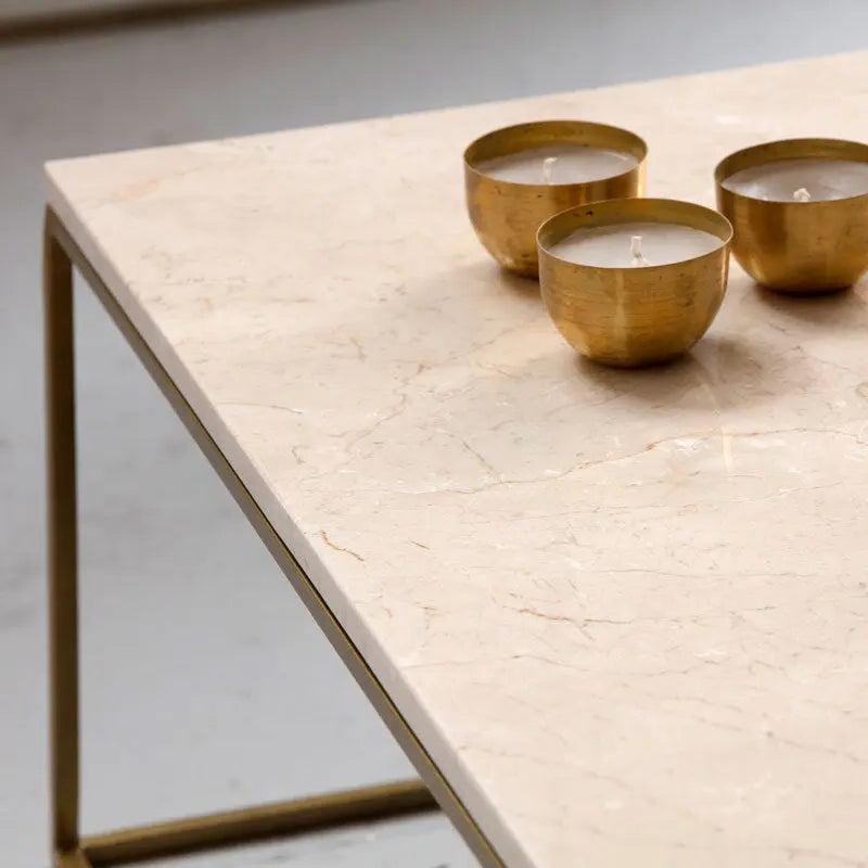 Table Basse Carrée en Marbre et Doré Épuré-Atelier Travertin