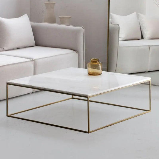 Table Basse Carrée en Marbre et Doré Épuré-Atelier Travertin