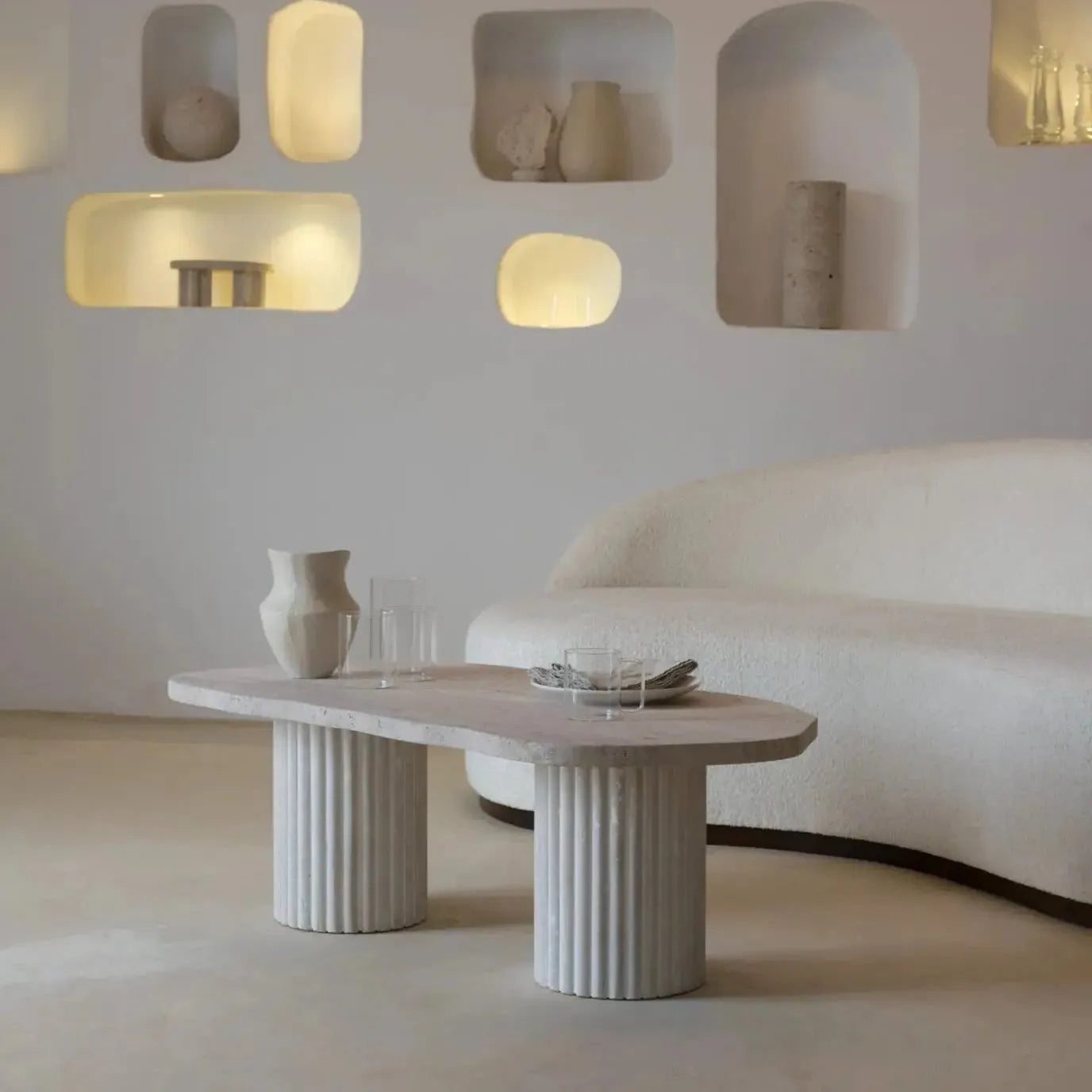 Table Basse Luxe & Design aux Courbes Organiques-Atelier Travertin