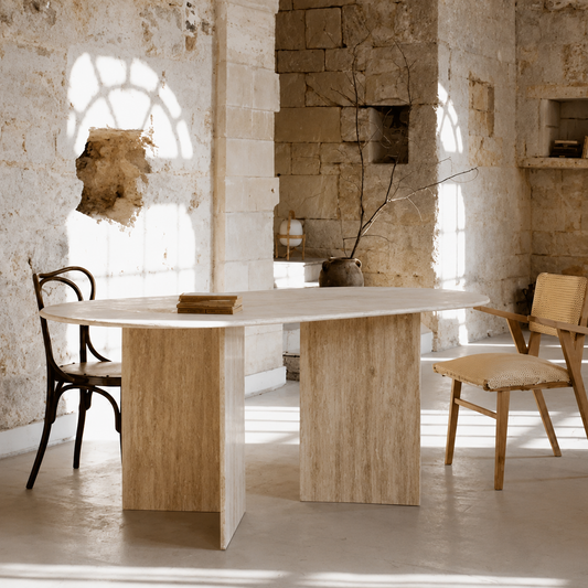 Table Vestige en Travertin Naturel – Table à manger design
