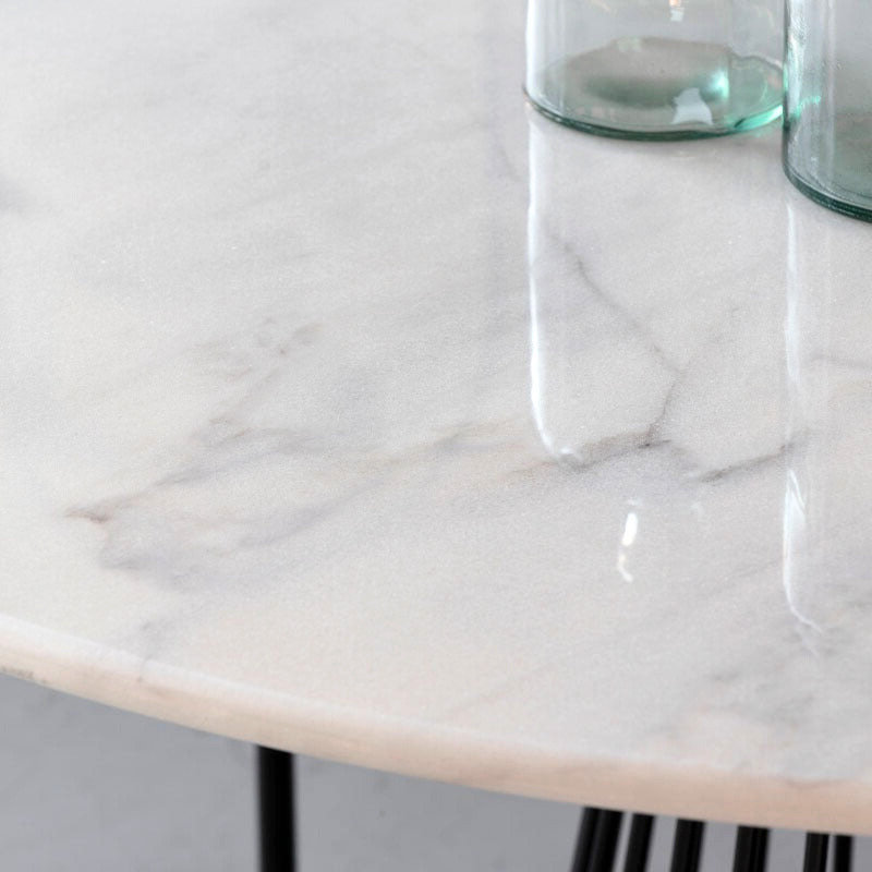 Table à manger en Marbre blanc Søndra – Élégance et convivialité