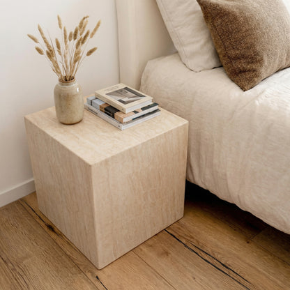 Cube d’appoint en travertin 60cm
