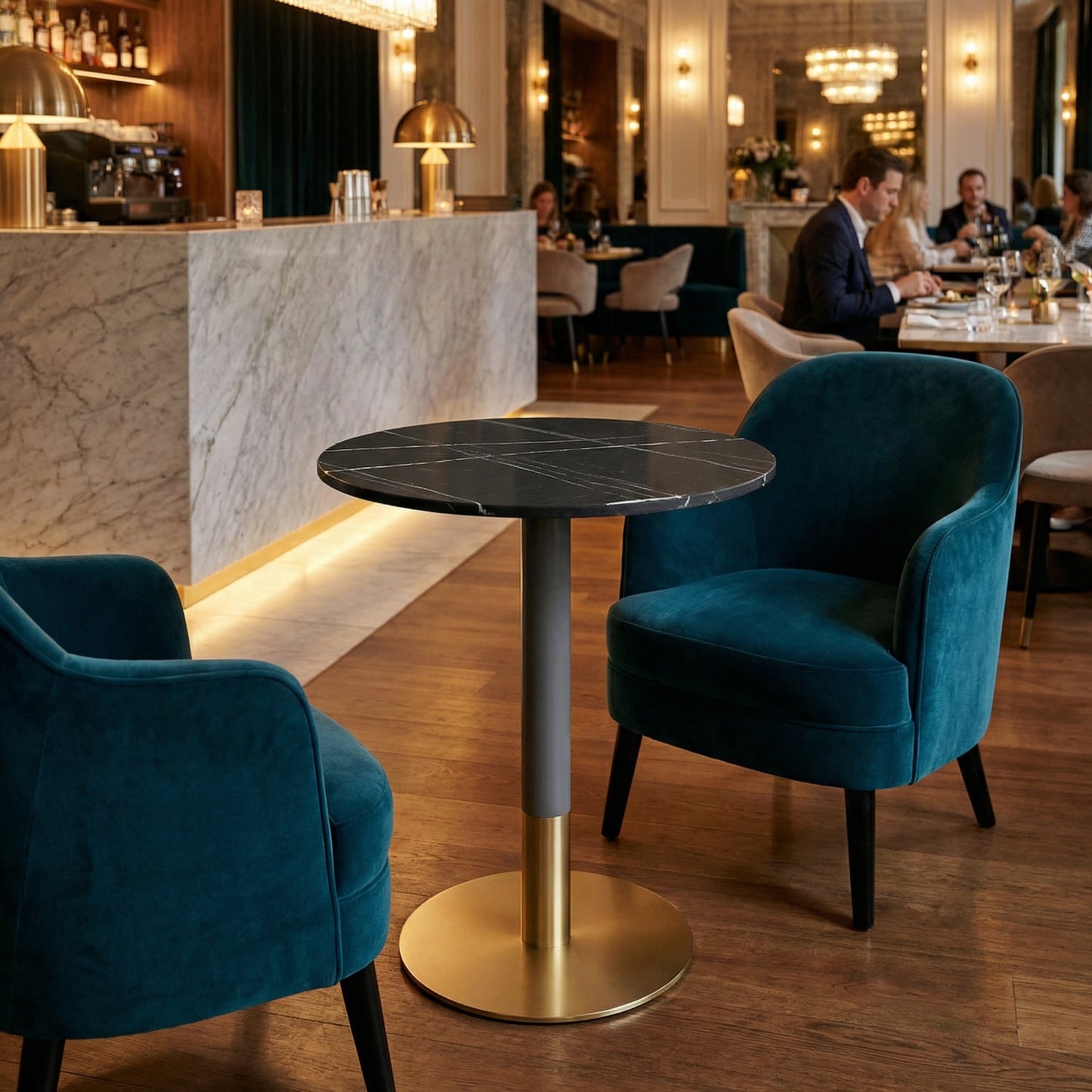 Table bistrot ronde en marbre noir Ø60 cm avec piètement doré – Luciano