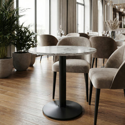 Table bistrot ronde en marbre gris clair veiné Ø60 cm avec piètement noir – Luciano