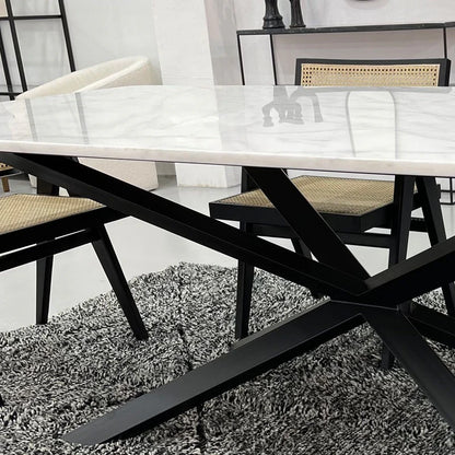 Table à Manger Toscana – Marbre Blanc de Toscane & Acier Noir